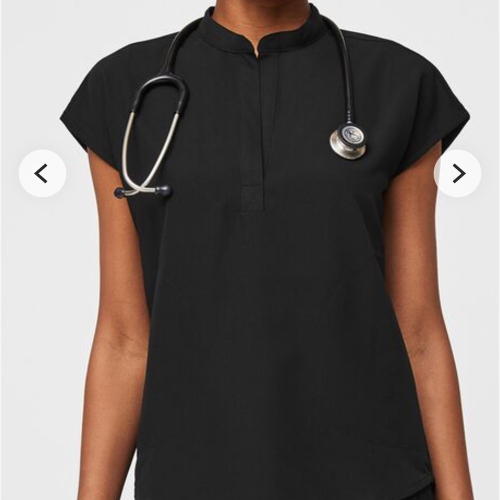 *NWT* FIGS Women's Black Rafaela - Oversized Scrub Top (S / Black)
